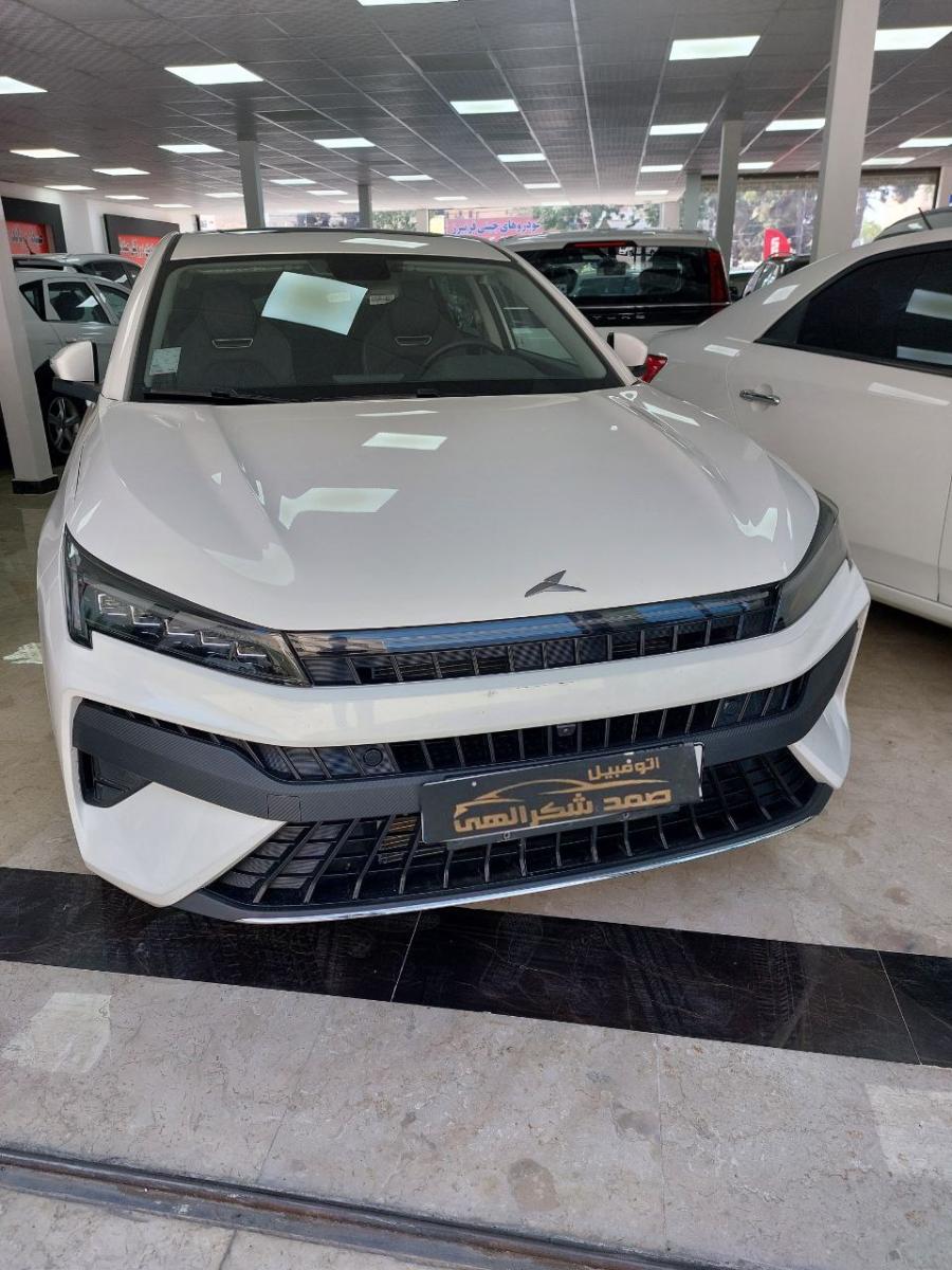 کی‌ام‌سی J7، مدل 1403 کارکرد9